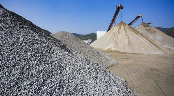 投資一家制砂廠能賺錢嗎？什么樣的制砂機(jī)生產(chǎn)效率高？