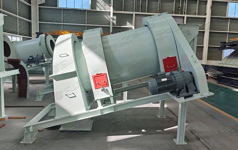 機(jī)制砂防離析、防揚(yáng)塵，有經(jīng)驗(yàn)的砂廠都在用加濕拌和機(jī)